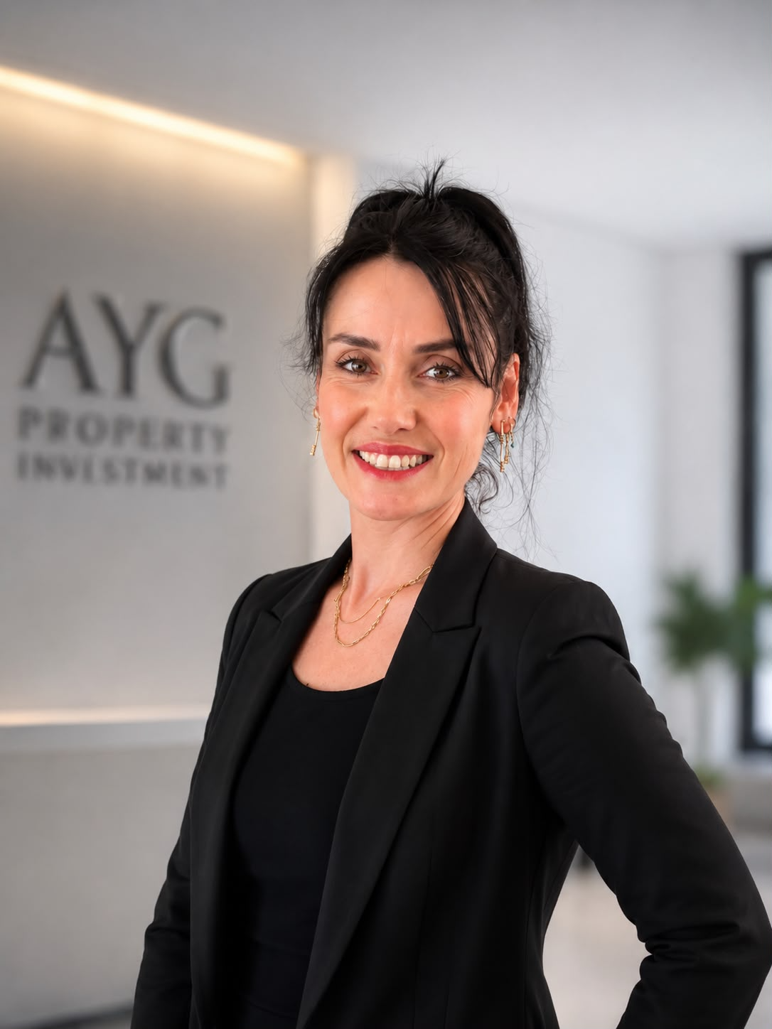 Portrait of Burcu Bilgehan, Property Consultant