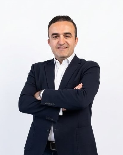 Portrait of Yunus Goktas, Co-Founder and Managing Director